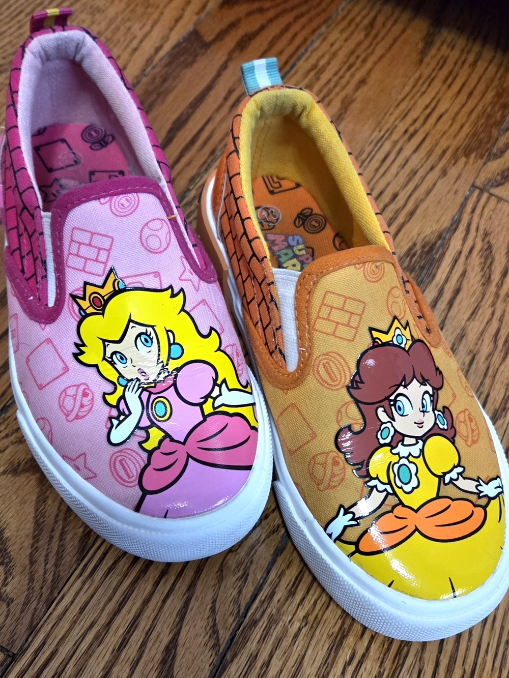 Super Mario Princess Slip-On Kids Sneakers - Pink & Orange